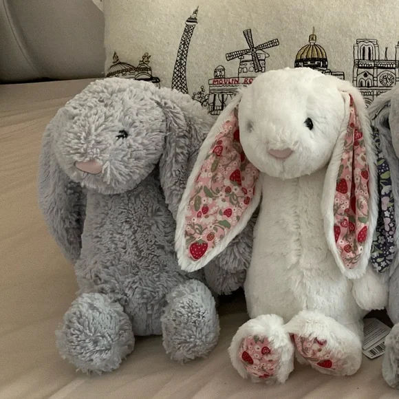 Jellycat Blossom Creme Bunny  “Berry” NWT Medium Plushie - Picture 10 of 11